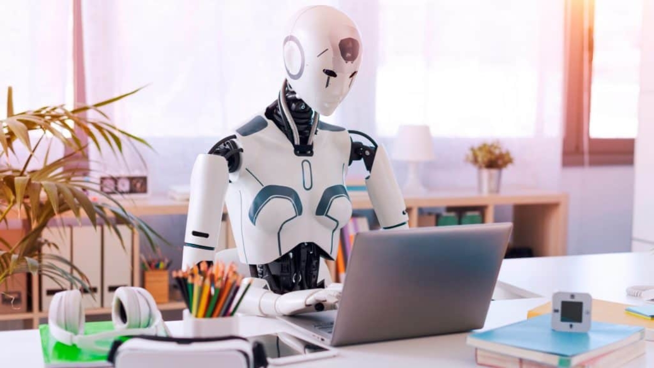 Destaque-Robo-no-escritorio-1024x576