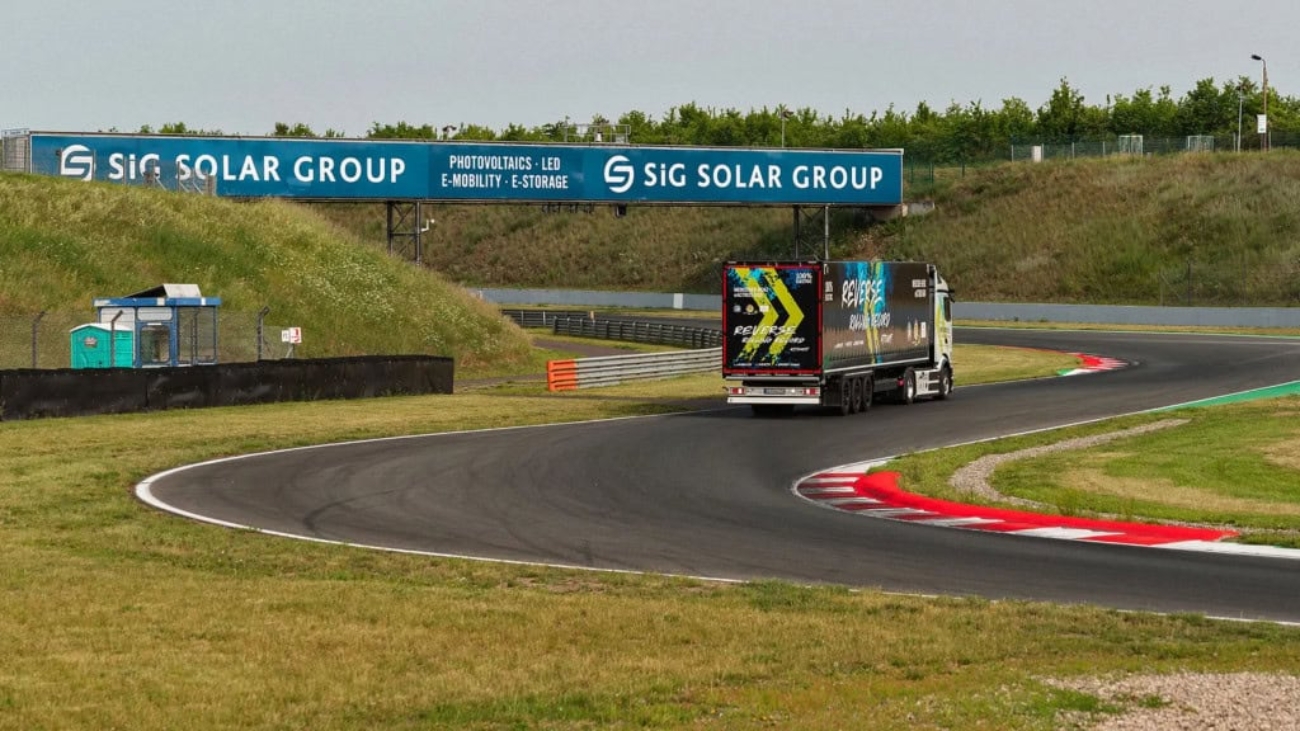 Mercedes-Benz-eActros-600-marcha-re-01-1024x576